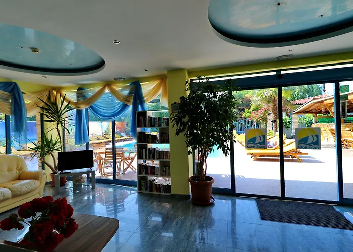 Готель Bora Bora